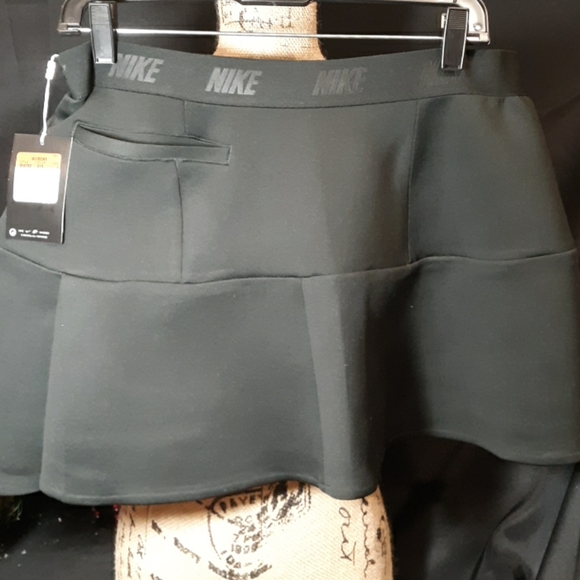 Nike Dresses & Skirts - NWT....Nike Golf Skort...Size Large